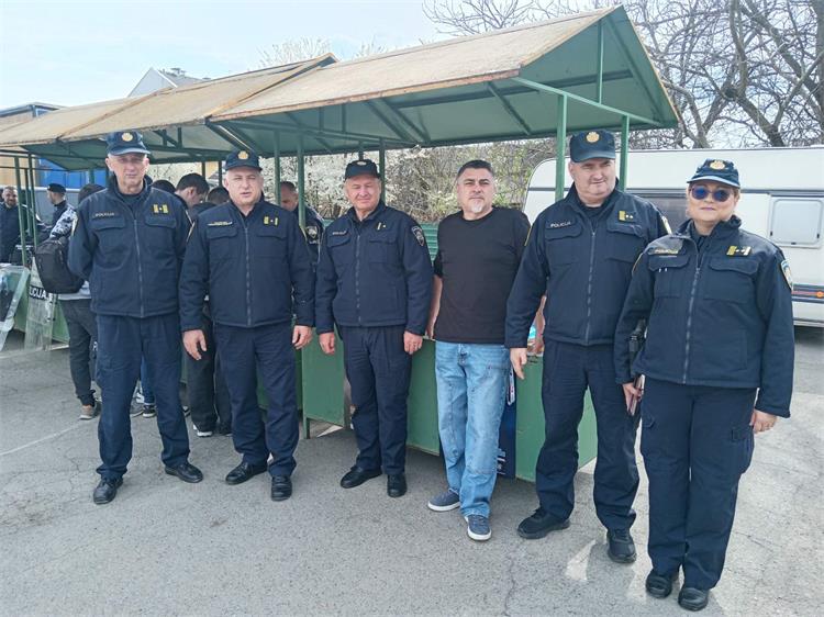 Slika /PU_VP/PRIOPĆENJA - ILUSTRACIJE/POSTANI POLICAJAC/NASLOVNA SL.jpg